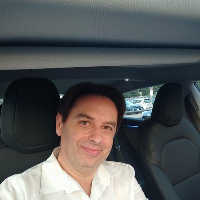 Nicola Petrosino, proprietario Tesla Model 3 dal 2021, autore della guida al referral Tesla Italia